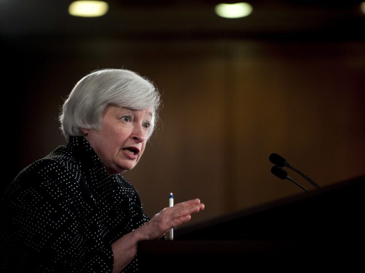 La Fed poursuit la baisse des achats d'obligations