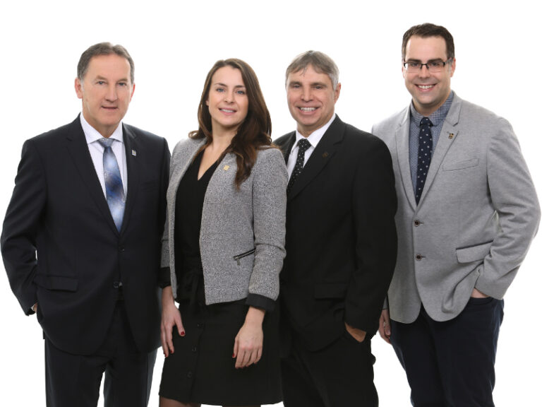 M. Claude Tousignant, Mme Joanie Champagne, M. Louis Toupin et M. Maxim Vézina de l’Équipe Toupin, Tousignant et Vézina de RBC Dominion valeurs mobilières.