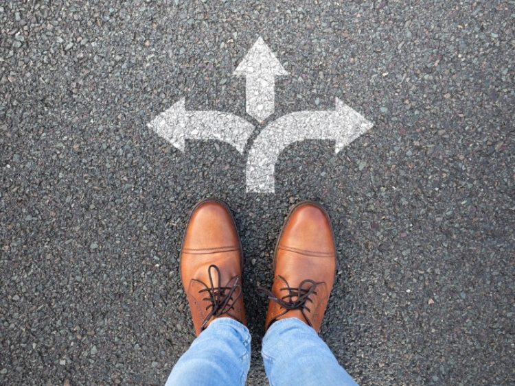 Directions de vie. Prendre une grande décision. Choix