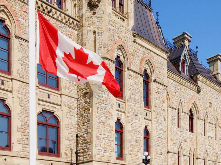 Une photo d'un bâtiment officiel canadien.